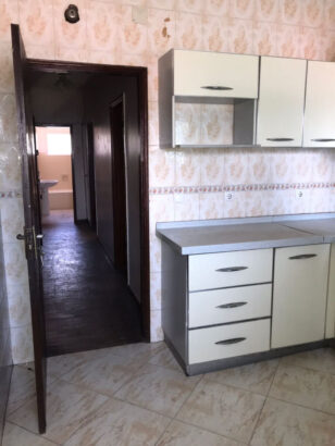 Vende-se apartamento T3 na Malhagalene