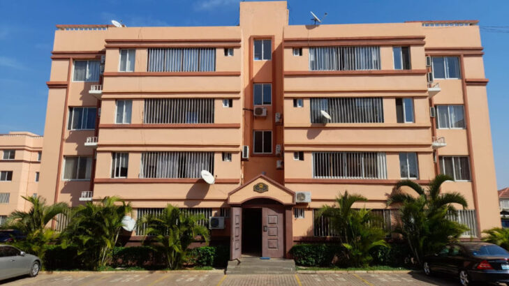 Vende-se espaçoso apartamento T3 no Condomínio Kings Village | Cidade da Matola | Av. Witbank – EN4 | Zona Nobre