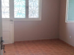 Vende se flat t3 1 andar prédio pequeno, bairro Central Av. Valdemir Lenine.