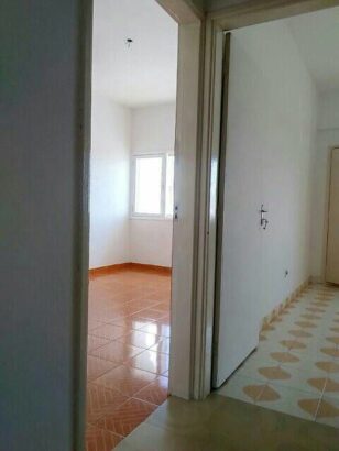 Vende-se Flat tipo2 na 24 de Julho