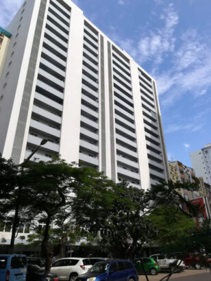 Vende Se apartamento Tipo 3 no condomínio IMOINVEST na avenida JULIUS NYERER