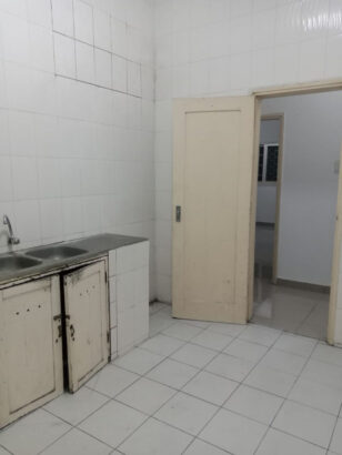 VENDE-SE APARTAMENTO T3 MODERNO, 1WC, RÉS DO CHÃO, PRÉDIO PEQUENO, DEPENDÊNCIA COM WC, PARQUE PARA 1 VIATURAS  Av. JOSINA MACHEL ESQUINA COM AV MOMED SIAD BAR 4 500.000 00MNZ NEGOCIÁVEL.