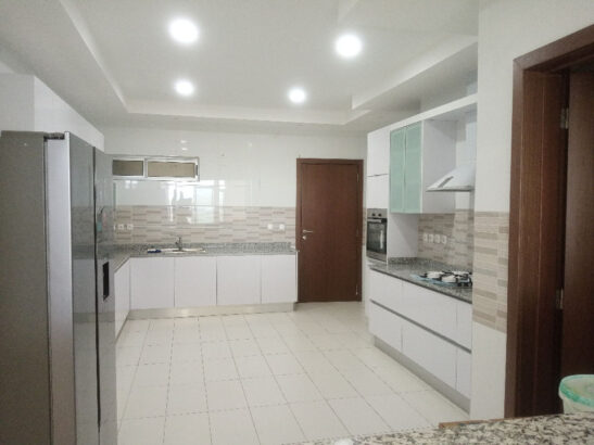 Vende-Se Escelente Apartamanto Moderno Tipo4 No Maputo Beach Front Na Av Marginal