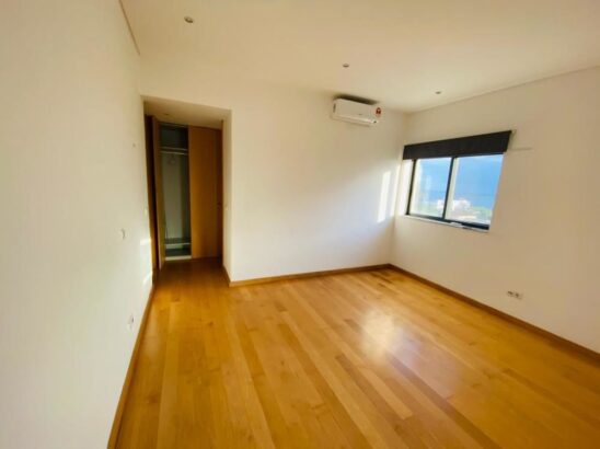 Vende-se:: Apartamento T3 no condomínio Jacarandá.