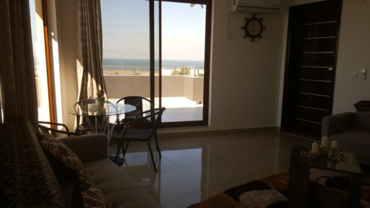 ARRENDA-SE luxuosa apartamento tipo1 mobilado no bairro do triunfo proximo a  avenida marginal, com vista ao mar marque já a sua visita