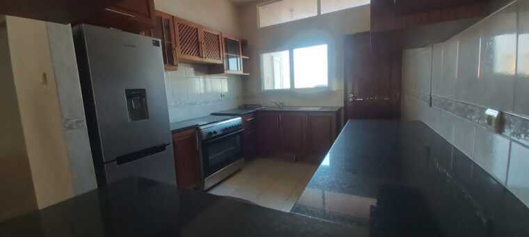 Vende-se Apartamento Tipo 2 semi mobiliado no Bairro Central