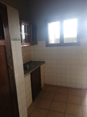 VENDE-se*ApartamentoT2+1 3°andar   1 Wc  Sala espaçosa Cozinha com área de serviço simples Quartos espaçosos  Duas Varandas internas Estacionamento para 2 viaturas dentro do prédio Prédio Valente Ponto Final prédio ABSA:4.000,000MZN*  ✔️