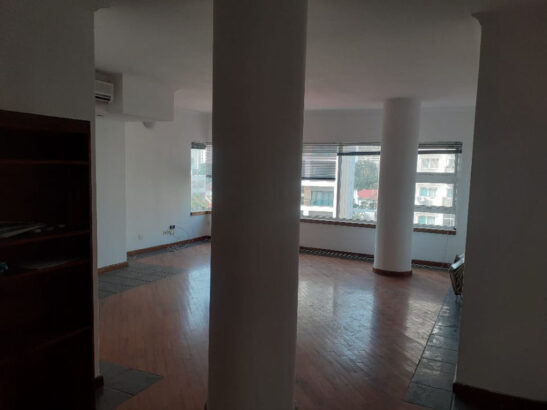 Apartamento espaçoso no Condomínio Complexo Tivane,