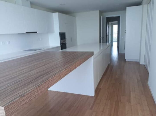 Vende se Apartamento T4 na Av. Marginal Condomínio ZEN