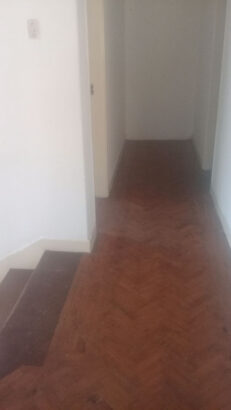 Arrendo flat Duplex tipo-4 R/C e 1andar 2wcs no bairro Central