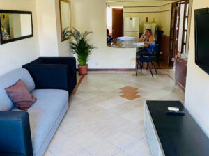 * jackpot* Vende-se linda Flat Tipo-3 no 1⁰andar na( polana ) bairro central Av. Agostinho neto Próximo ao hotel Áfric, com estacionamento e dependência.