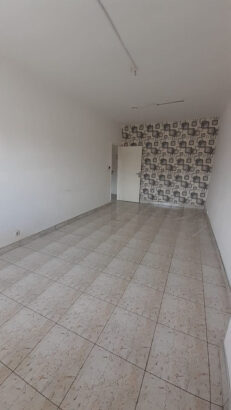 Vende-se Excelente Apartamento T2 4⁰Andar no Bairro Central