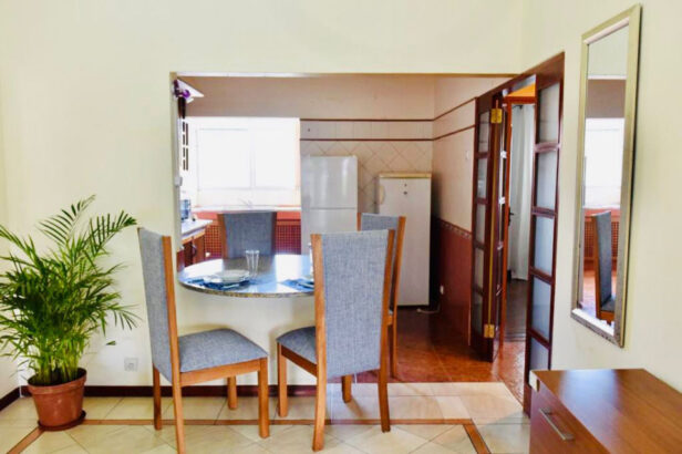 Vende-se linda flat Tipo-3 na  Polana 1⁰ andar Cozinha americana na Av.Agostinho neto Próximo ao hotel África.