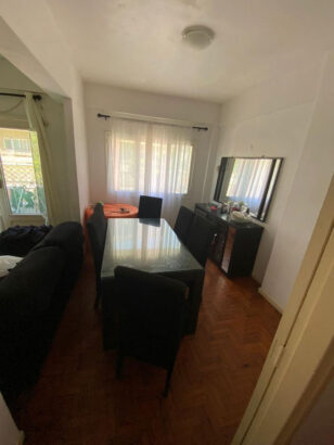 Vende-se linda flat Tipo-2 espaçosa na AV. Emília disse próximo a escola de condução internacional no 1⁰ andar .