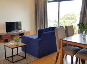 Vende-se apartamento tipo 1, no Índico Residence vulgo “Jacarandá” sito no bairro da Polana, em Maputo, Av. Armando Tivane.