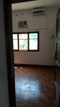 Vende se Uma Moradia tipo 7 ideal para ,Habitação, Clínica, Escola dentre outros fins