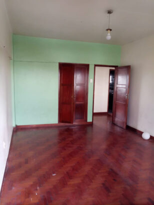 Vende-se Apartamento T2 3⁰Andar no Bairro do Jardim(Próximo a Padaria)