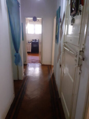 VENDE-SE  Um apartamento T3, localizada no Bairro da Polana B, Av. Amilcar Cabral  . 3 Quartos  . 1 wc geral  . Res do chão  . Quintalzinho independente a frente  . Estacionamento para 1 carro dentro   Preço *7.500.000 mzn