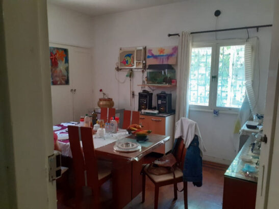 VENDE-SE  Um apartamento T3, localizada no Bairro da Polana B, Av. Amilcar Cabral  . 3 Quartos  . 1 wc geral  . Res do chão  . Quintalzinho independente a frente  . Estacionamento para 1 carro dentro   Preço *7.500.000 mzn