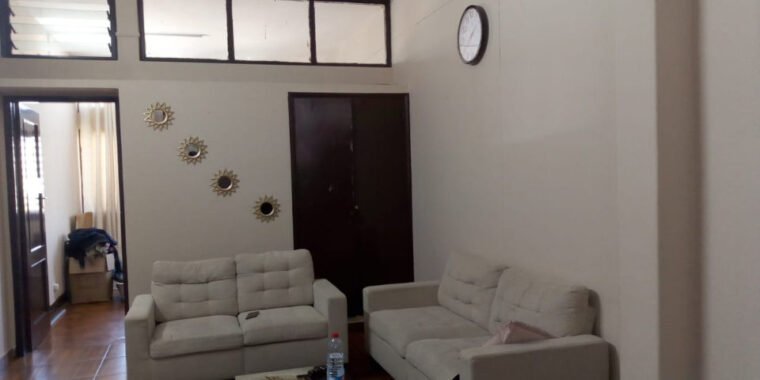 Vende-se Flat T2. 3•andar no bairro Central.