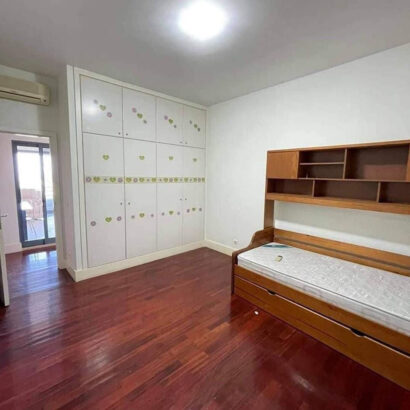 Vende-se apartamento T3 com mobília no Condomínio Polan Shopping | Av. 24 de Julho esquina com a Av. Julius Nyerere | Em frente ao Restaurante Piri-piri = Zona Nobre