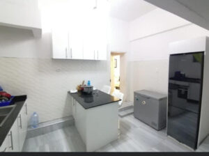 Vende-se apartamento tipo 3 no 7 andar com 3 wcs  com elevador na av.salvador allende  esquina com a Ahmed sekou tore.