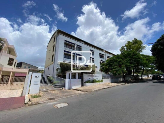 Vende se Flat T3 em condominio fechado na Sommerschield 1 /Clinicare