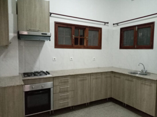 Vende-se Espaçoso Apartamento T4 1⁰Andar no Bairro da Polana