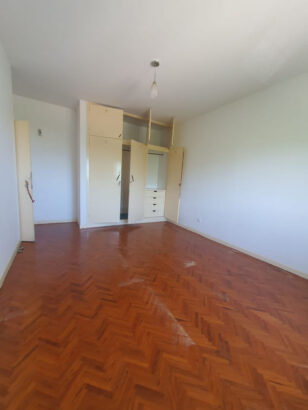 Vende-se espaçoso apartamento T4 Na Polana Cimento