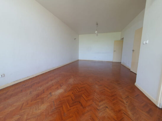 Vende-se espaçoso apartamento T4 Na Polana Cimento