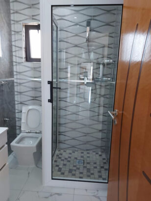 __ Vende-se Luxuoso apartamento em condomínio no bairro Triunfo (dona Alice) tem suite, 2 andar, prédio novo e curto com parqueamento, elevador e Piscina, custa