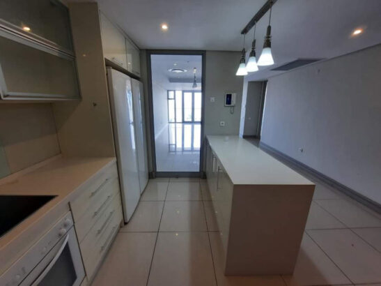 Venda no supermares – Apartamento T3 Av Marginal /Vista mar