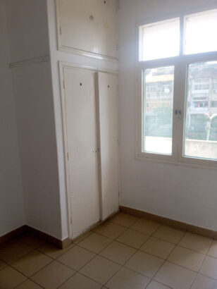 Vende-se Flat T1  2•andar no bairro da Malanga.