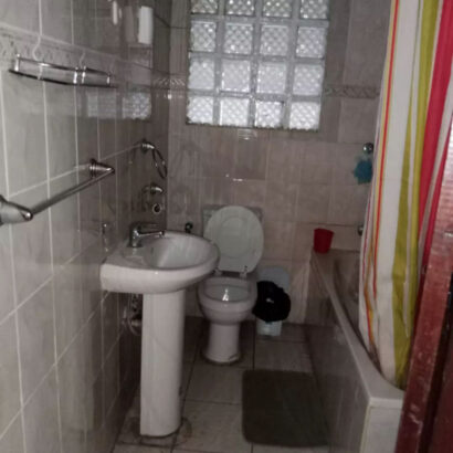 ARRENDA-SE EXCELENTE FLAT TIPO1 RÉS DO CHÃO IDEAL PARA HABITAÇÃO ASSIM COMO ESCRITÓRIO NO BAIRRO DA MALHANGALENE