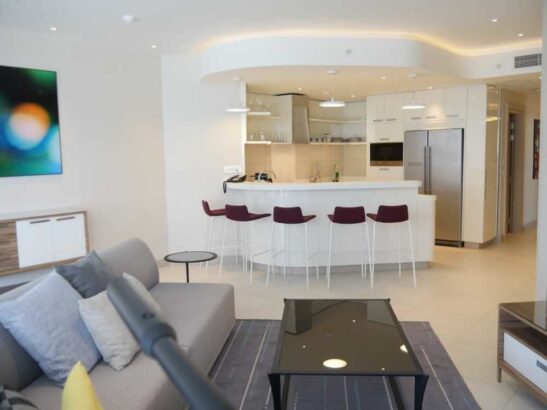 Arrenda-se:: Apartamentos Luxuosos T1, T2 e T3 Mobilados nas Torres Rani, Av. Marginal