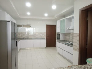 VENDE-DE APARTAMENTO TIPO4 NO CONDOMINIO BEACH FRONT NA AV MARGINAL