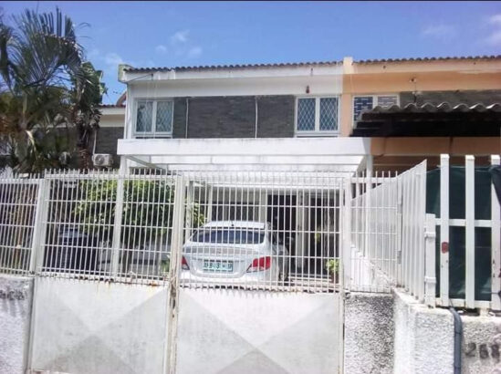 Vende-se casa duplex tipo 4 Localização: Coop , rua da França