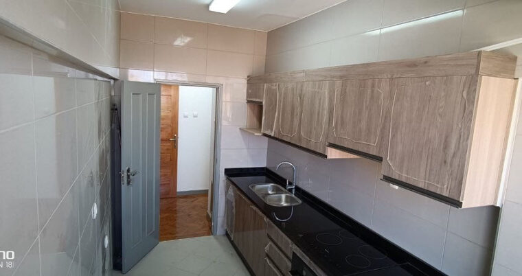 Vende Se Apartamento Tipo 3 Próximo a Cristal Na Polana 11° Andar Com Elevadores Novos