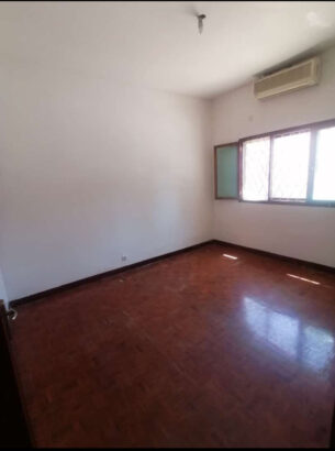 Vende-se apartamento tipo 3 alto Mae