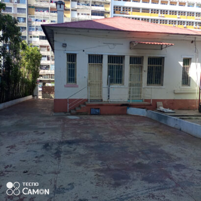 Vendo moradia com um projeto aprovado pra levantar um edifício de 10 A15 andares em frente ao hospital central