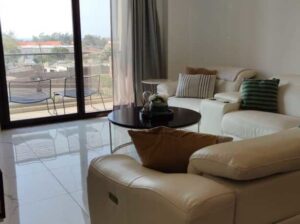 Arrenda-se luxuoso apartamento t2 no Condominio Rosa por apenas 80.000.00 MZN