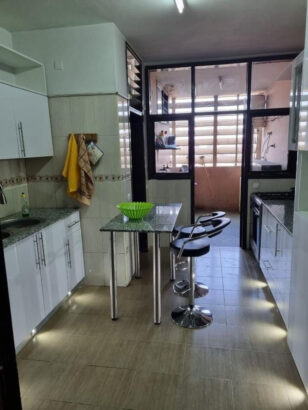 Arrenda-se Flat T4 com móveis no prédio 33 andares 10 andar com vista ao mar Totalmente Mobilada e Equipada