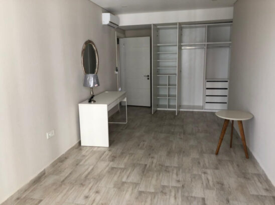 Vende-se um apartamento tipo 3 no Polana Plaza com 2WC