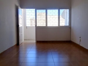 VENDE–SE APARTAMENTO T2 NO BAIRRO CENTRAL AV 24JULHO COM VLADIMIR LENINE