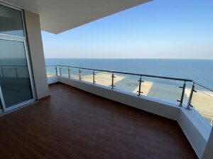 Arrenda-se Apartamento T4 vista parcial ao mar Av. Marginal, ao lado do Tavernano Edifício Maputo Beach Front.