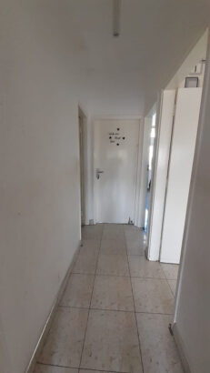 Vende Se Na Zona Da Ronil Apartamento T2 No Bairro Central