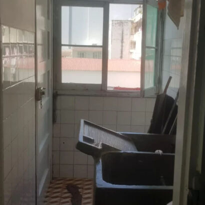 VENDE-SE FLAT TIPO2+1, 3° ANDAR E ÚLTIMO NO BAIRRO CENTRAL AV JOSINA MACHEL COM KARLMAX PRÓXIMO AO BAÚ.