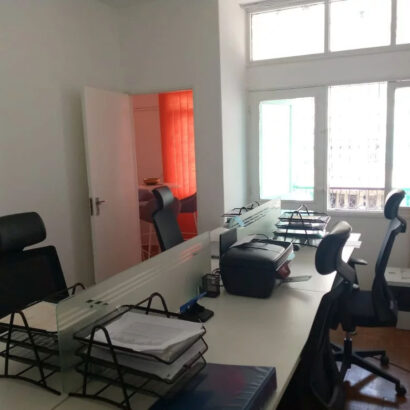 VENDE-SE FLAT TIPO2+1, 3° ANDAR E ÚLTIMO NO BAIRRO CENTRAL AV JOSINA MACHEL COM KARLMAX PRÓXIMO AO BAÚ.