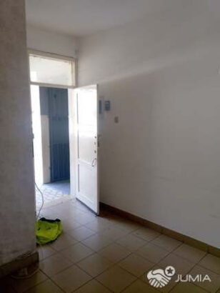 Vende-se Flat T1, 2Wc, 2⁰andar