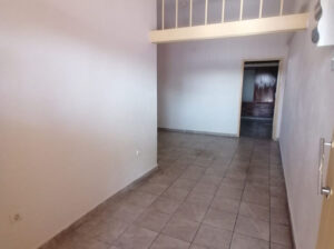 Arrenda-se Flat  T1  3•andar no bairro Central.